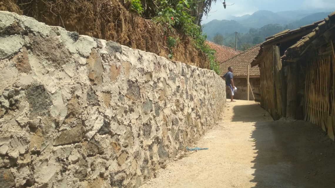 Benahi Infrastruktur, Pemdes Gunungsirah Bangun Jalan Lingkungan