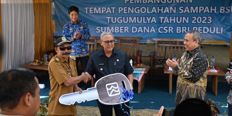 Dapat Mengelola Bank Sampah Dengan Baik, Desa Tugumulya Dapat Bantuan CSR BRI Peduli