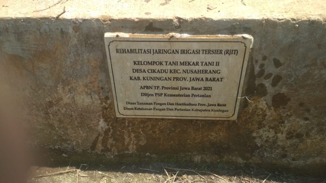 Lengkapi Infrastruktur Pertanian, Pemdes Cikadu Bangun TPT Irigasi