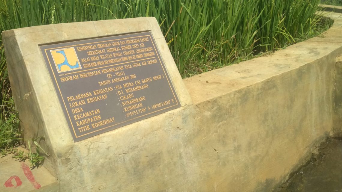 Lengkapi Infrastruktur Pertanian, Pemdes Cikadu Bangun TPT Irigasi