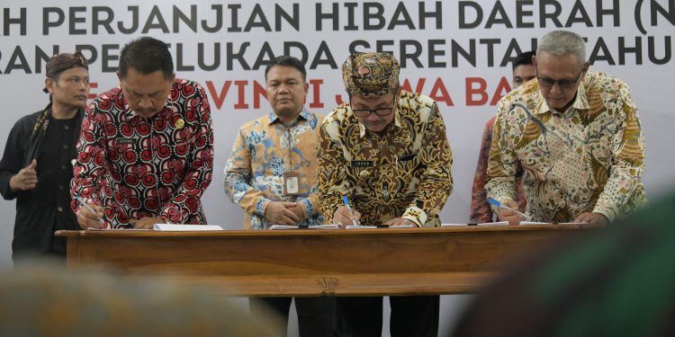 Wujudkan Pemilihan Kepala Daerah Yang Adil, Bermartabat, Bupati, Ketua KPU, Dan Ketua Bawaslu Kuningan Tandatangani NPHD