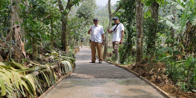 Permudah Akses Para Petani, Pemdes Gunungsirah Bangun Jalan Usaha Tani