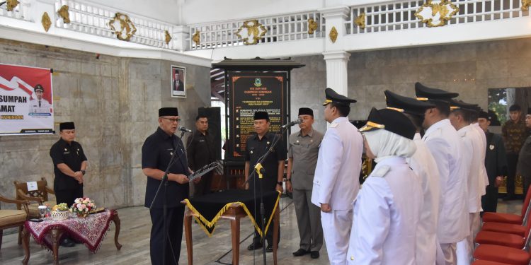 8 Camat Dilantik dan Diambil Sumpahnya Oleh Bupati Acep