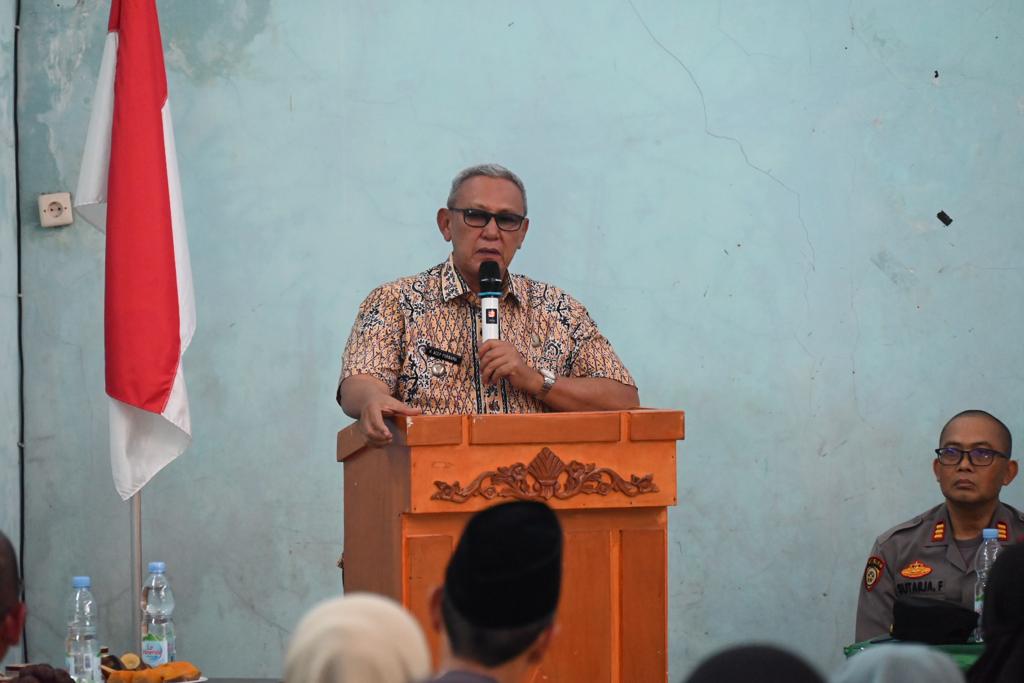 Bupati Acep Serahkan 274 Sertifikat Tanah di Desa Kawahmanuk