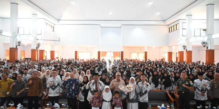 Rangkaian HUT PGRI Ke 78 di buka Bupati Acep, Media Tingkatkan Kompetensi dan Profesionalisme Guru 