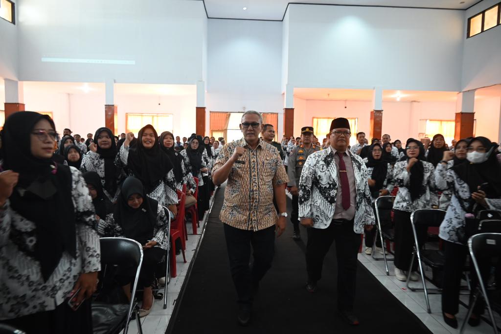 Rangkaian HUT PGRI Ke 78 di buka Bupati Acep, Media Tingkatkan Kompetensi dan Profesionalisme Guru 