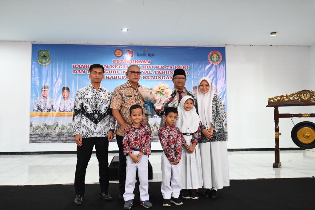 Rangkaian HUT PGRI Ke 78 di buka Bupati Acep, Media Tingkatkan Kompetensi dan Profesionalisme Guru 