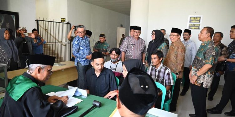 Program Itsbat Nikah Kembali Digulirkan, 49 Pasutri Dapat Buku Nikah dan Administrasi Kependudukan