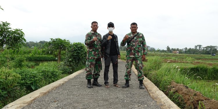 Karya Bakti Kodim 0615/Kuningan Bangun JUT di Desa Padarek