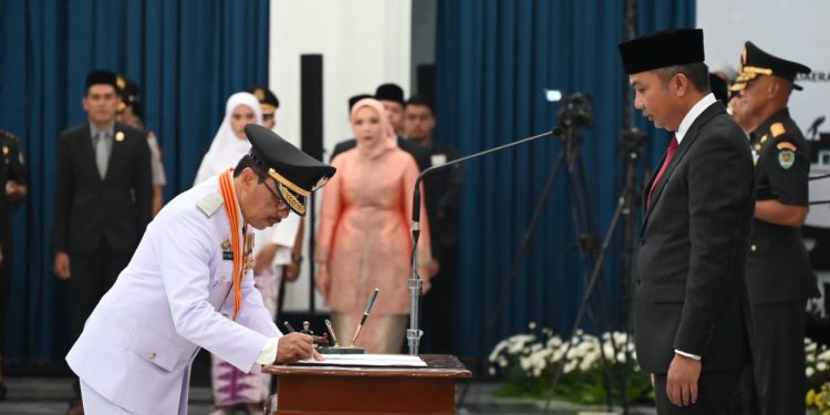 Raden Iip Hidajat Resmi di Lantik Sebagai Pj. Bupati Kuningan