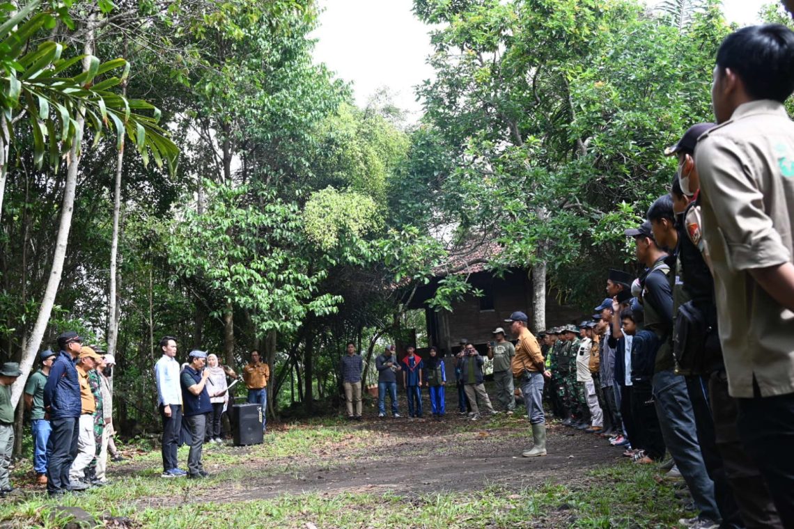 Pj Bupati Kuningan Lakukan Penanaman Pohon Bersama di Lahan Bekas Kebakaran Hutan Kawasan TNGC