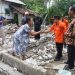 Rumah Warga Susukan Ambruk Kena Petir, Pemkab Kuningan Salurkan Bantuan Langsung