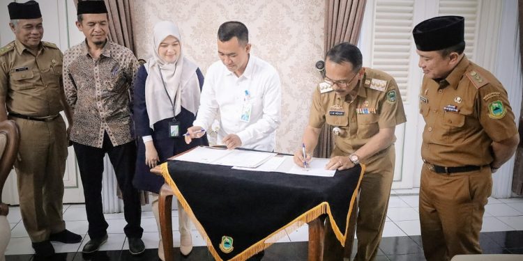 Sepakat Lindungi 34 ribu Petugas Pemilu, Pemda Kuningan Teken Kerjasama dengan BPJS Ketenagakerjaan Terkait Jaminan Sosial