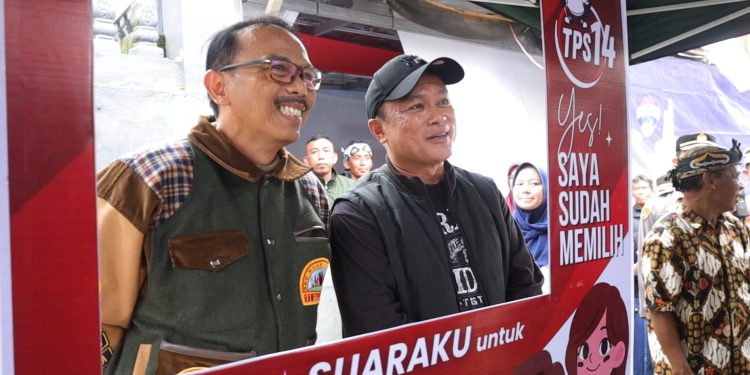 Pj Bupati dan Sekda Tinjau Pencoblosan di Sejumlah TPS