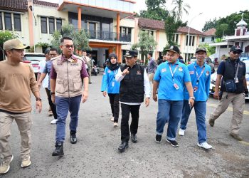 Pj Bupati Kuningan dan Ketua Sekre Bawaslu Jabar Sisir Penertiban APK Memasuki Masa Tenang