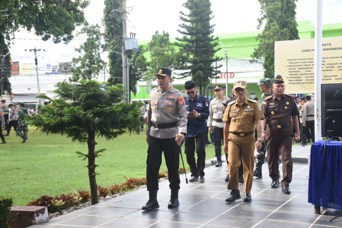 Hadapi Pemilu, Pj Bupati dan Forkopimda Kuningan Ikuti Apel Pergeseran Pasukan di Wilhum Polda Jabar