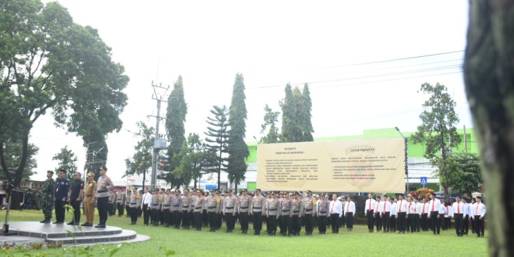 Hadapi Pemilu, Pj Bupati dan Forkopimda Kuningan Ikuti Apel Pergeseran Pasukan di Wilhum Polda Jabar