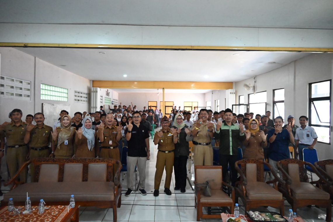 Terobosan Disdukcapil ; Ratusan Siswa SMK Auto Matsuda Sumringah Dapat KTP