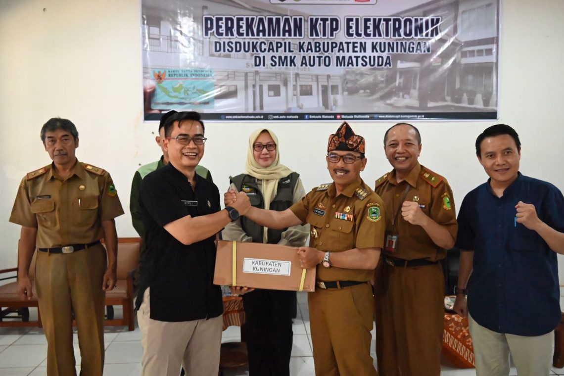 Terobosan Disdukcapil ; Ratusan Siswa SMK Auto Matsuda Sumringah Dapat KTP