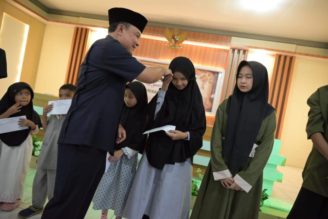 Selenggarakan Berbagi Kepada Anak Yatim, Iip Hidajat Apresiasi PGRI Kuningan