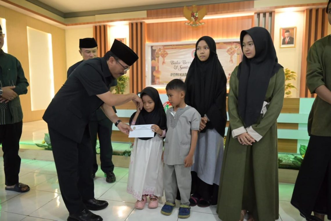 Selenggarakan Berbagi Kepada Anak Yatim, Iip Hidajat Apresiasi PGRI Kuningan