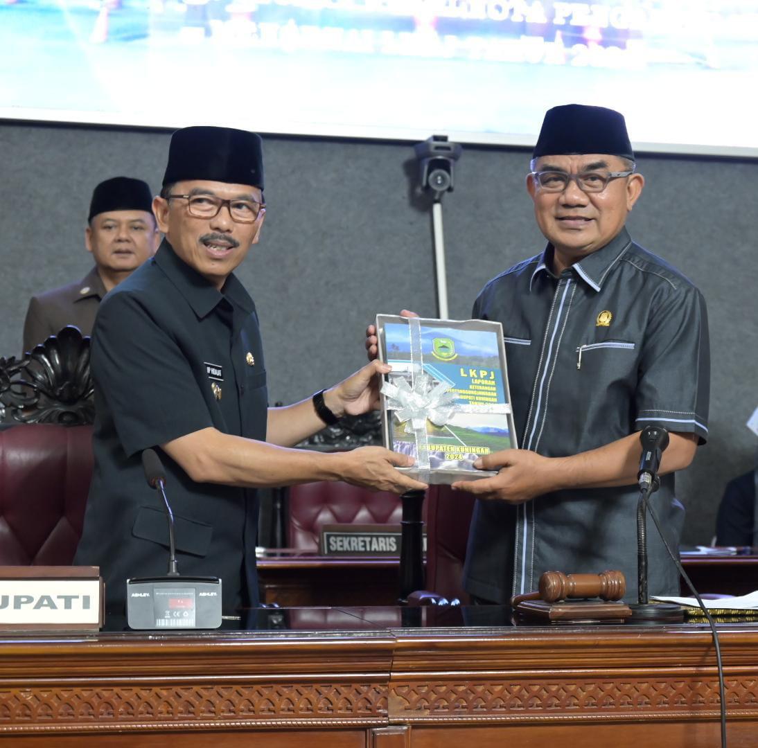 Laksanakan Kewajiban Konstitusional, Pemkab Kuningan Serahkan LKPJ Bupati TA 2023 kepada DPRD