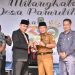 Ulang Tahun Desa ke-319, Sekda Dian Menerima Buku Sejarah “Melacak Jejak Desa Pamulihan”