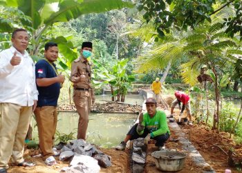 Permudah Akses Warga Pemdes Padarek Bangun Jalan Lingkungan