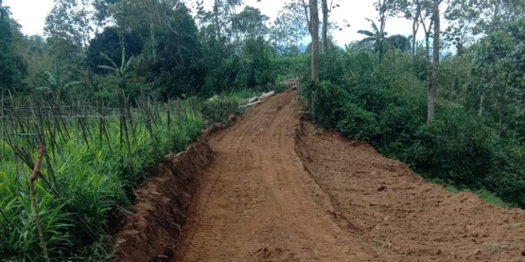 Perkuat Ketahanan Pangan, Pemdes Gunungsirah Bangun Jalan Usaha Tani