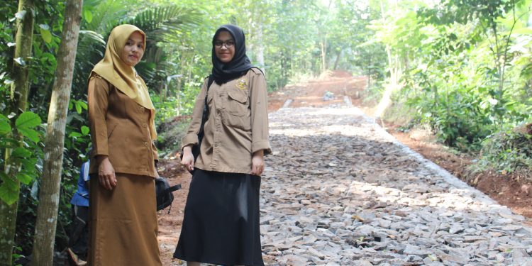 Dukung Ketahanan Pangan, Pemdes Cibinuang Bangun Jalan Usaha Tani