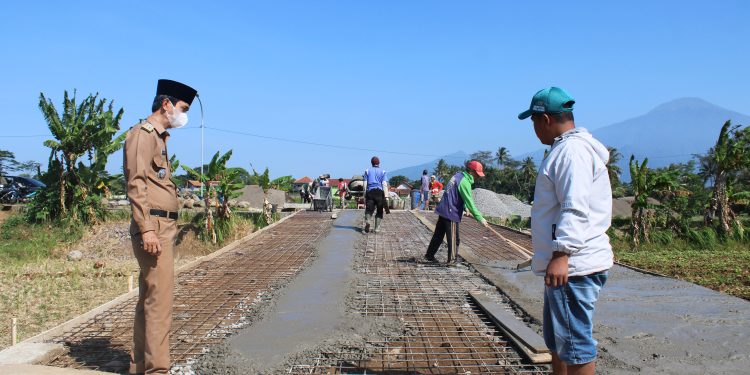 Dukung Tingkatkan Produktivitas Pertanian, Pemdes Padarek Kembali Bangun Jalan Usaha Tani