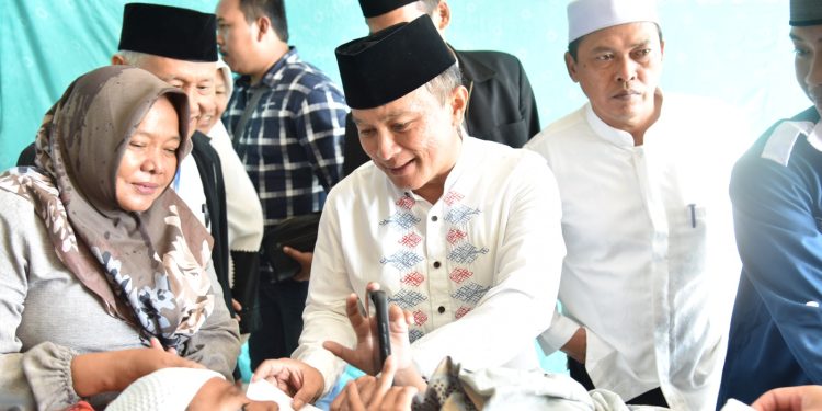 Gebyar Muharam 1446 H, DKM Masjid Agung Al Istiqomah Cilimus Gelar Sunatan Massal dan Santunan Anak Yatim