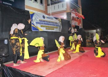 Perpisahan KKN Desa Cibuntu, Mahasiswa Tampilkan Pentas Seni Dari Masyarakat