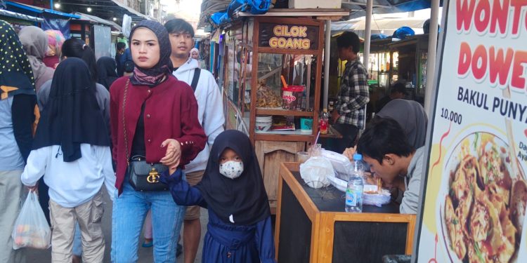 Ratusan Pedagang Jajanan dapat Omzet Lebih di Karnaval SCTV Kuningan