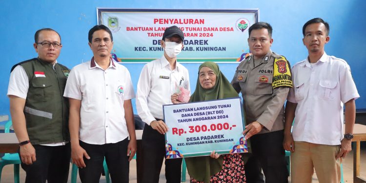 Pemdes Padarek Salurkan BLT DD Tahun 2024