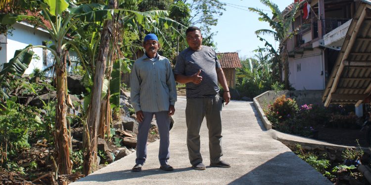 Wujudkan Lingkungan Bersih dan Permudah Aksesibiltas Warga, Pemdes Sidamulya Bangun Sanitasi Permukiman dan Jalan Lingkungan