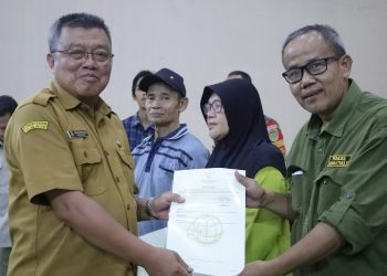 Masyarakat Desa Kramatmulya Terima Sertifikat Tanah Program PTSL Tahun 2024
