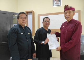 Kadiskominfo Tekankan Kedisiplinan dan Integritas Saat Penyerahan SK THL
