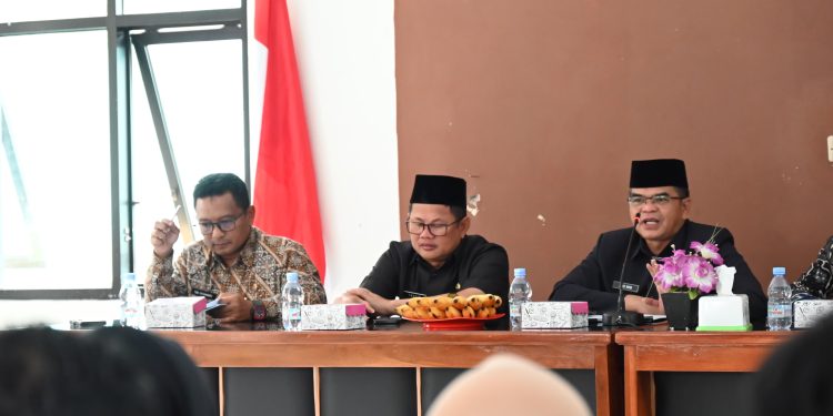 Pj Bupati Hadiri Pembinaan Penyelenggara Pemerintahan di Aula Kantor Kecamatan Jalaksana