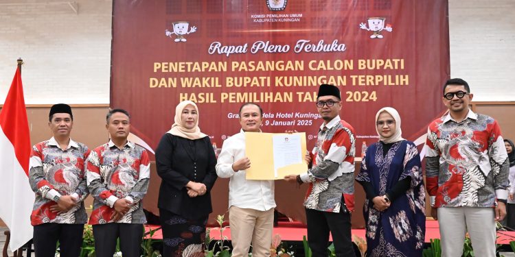 Rapat Pleno Terbuka KPU Kuningan ;  Pasangan Dian-Tuti Di tetapkan Sebagai Bupati dan Wakil Bupati Kuningan Terpilih Hasil Pilkada Serentak 2024