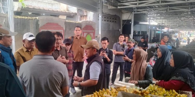 Tinjau Pasar Tradisional Ciawi, Bupati Usulkan untuk Ditetapkan Menjadi Pasar Desa