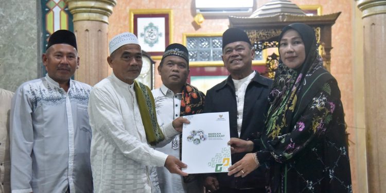 Wabup Tuti Tarawih Keliling (Tarling) 1446H di Mesjid Al-Karomah Desa Mekarjaya, Kec. Pancalang