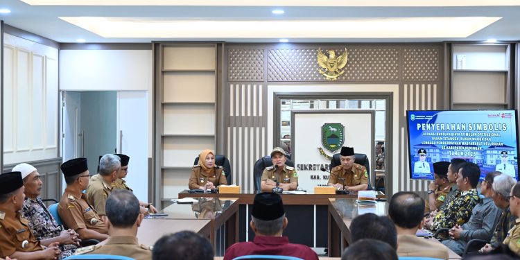 Berikan Stimulan Untuk RT, RW dan LPM Kelurahan se-Kabupaten Kuningan, Bupati Dian : Terimakasih Atas Dedikasi dan Pengabdian