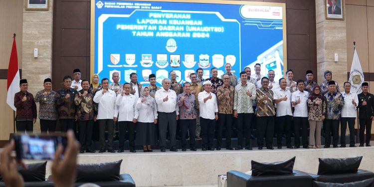 Wabup Tuti Serahkan Laporan Keuangan Pemerintah Daerah (LKPD) Kabupaten Kuningan 2024