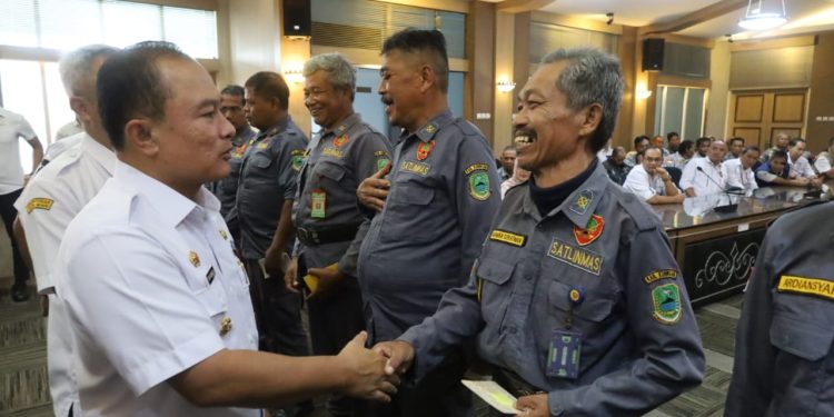 Pemkab Kuningan Apresiasi Satlinmas, 3.495 Anggota Terima Stimulan