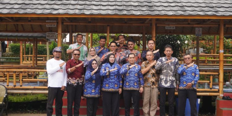 Wabup Tuti Hadiri Halal Bihalal Dengan Pengurus APDESI Kecamatan Kramatmulya