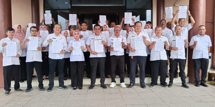Program 100 Hari Kerja Bupati, ASN Diskopdagperin Teken Pakta Integritas  