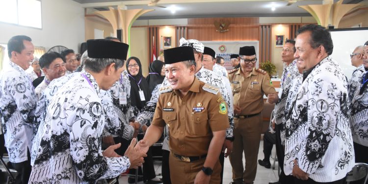 Buka Konkerkab PGRI, Bupati Dian : Guru Adalah Benteng Terakhir Karakter Generasi