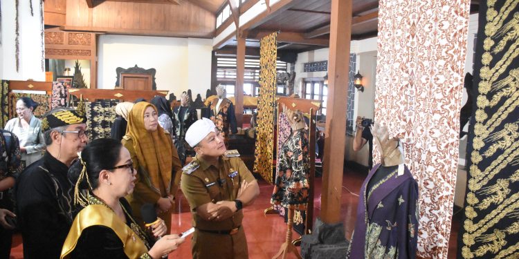 Gelaran Pameran Batik Paseban dan Kamuning ; Rangkaian Seren Taun 2025