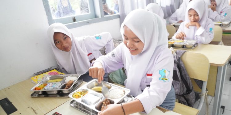 Launching Perdana Program Makan Bergizi Gratis oleh Yayasan Karya Muda, Wabup Tuti: Ciptakan generasi yang sehat dan berdaya saing